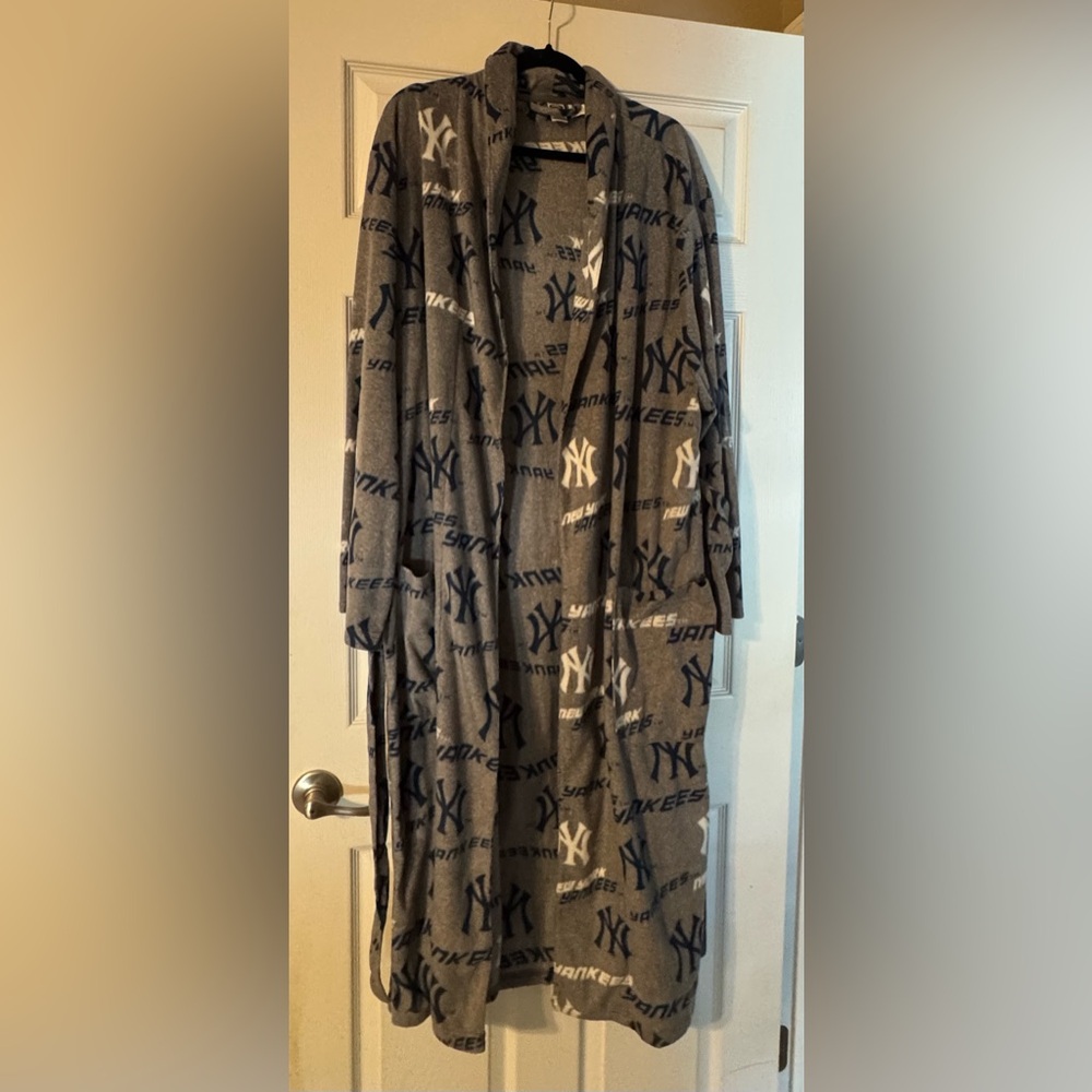 New York Yankees Gray Robe